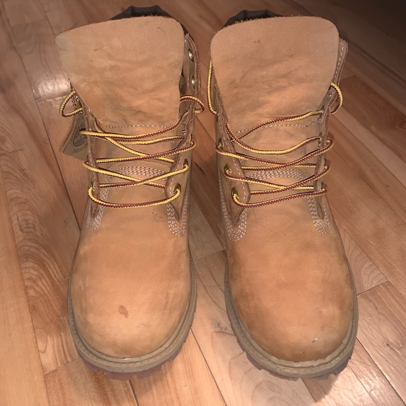 Timberland Youth 6-Inch Premium Waterproof Boot in Wheat Nubuck - Picture 4 of 8